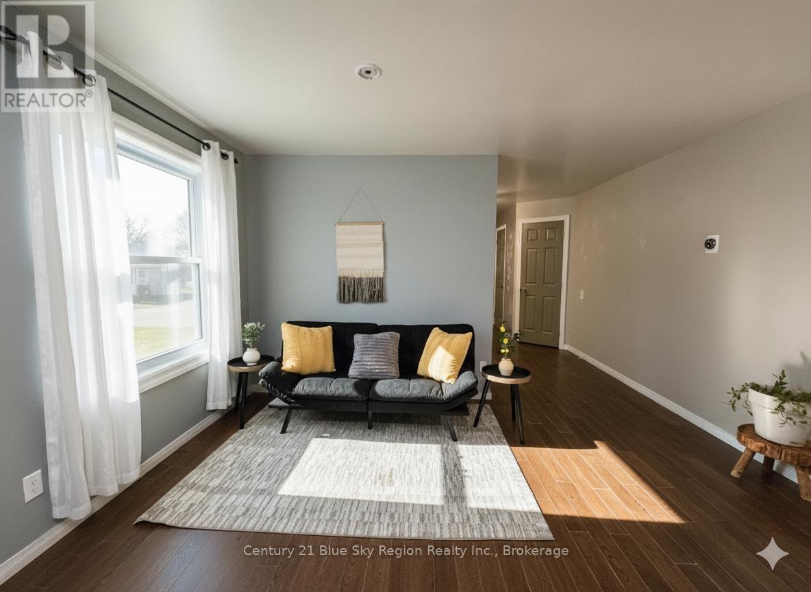 781 Lalande Road, West Nipissing, Ontario P2B 2V3 - Photo 7 - X12418548