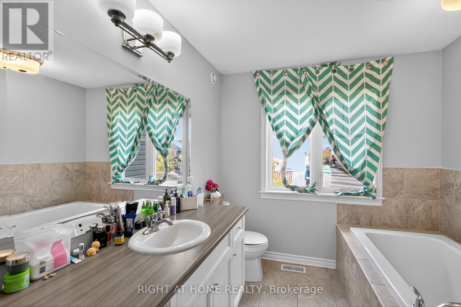 772 Cedar Creek Drive, Ottawa, Ontario  K1T 0B2 - Photo 12 - X12481959