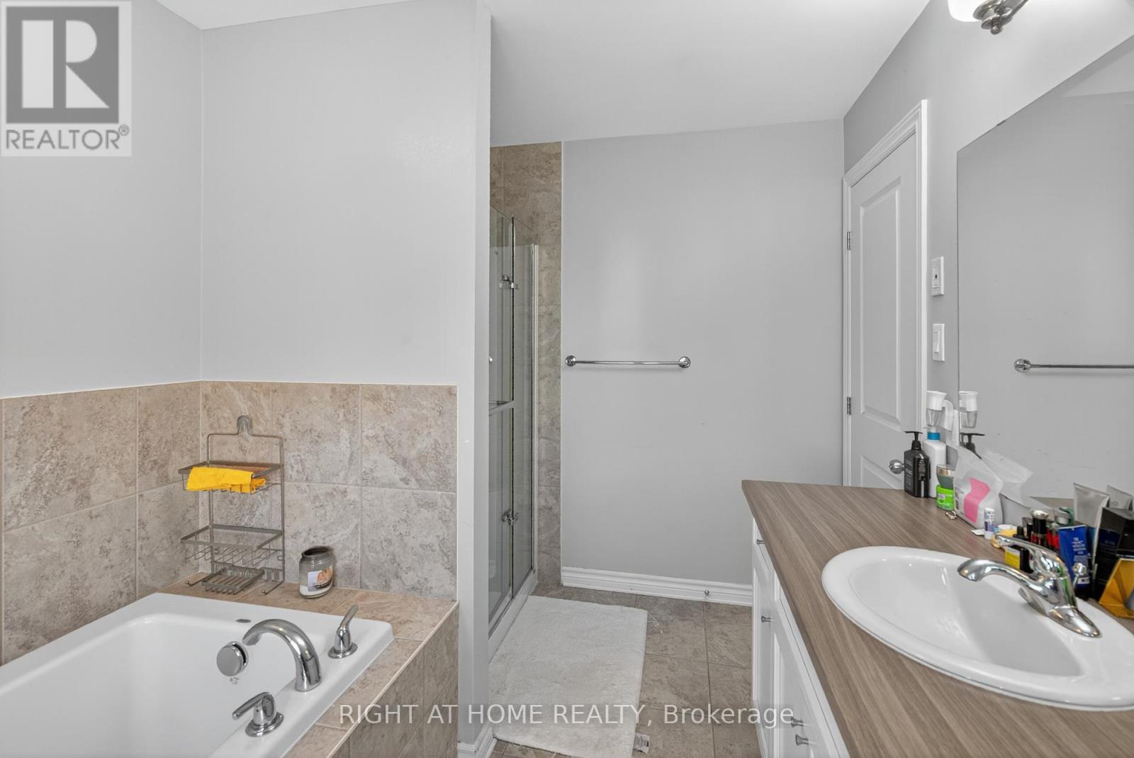 772 Cedar Creek Drive, Ottawa, Ontario  K1T 0B2 - Photo 13 - X12481959