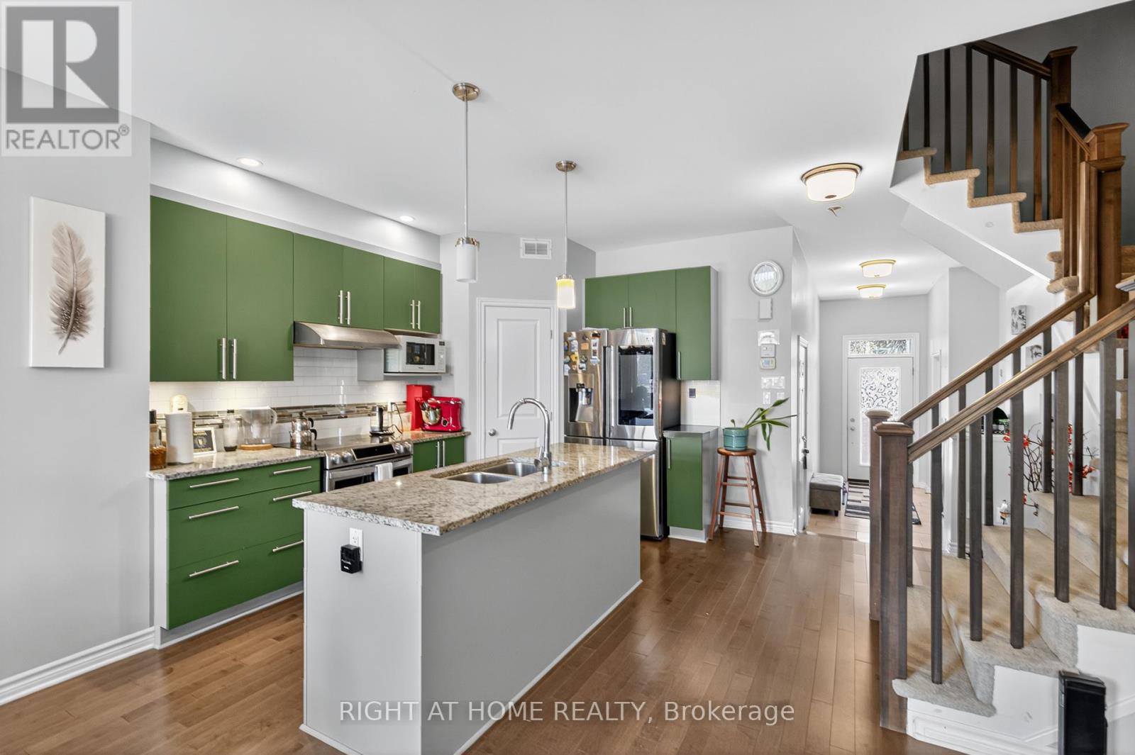 772 Cedar Creek Drive, Ottawa, Ontario  K1T 0B2 - Photo 5 - X12481959