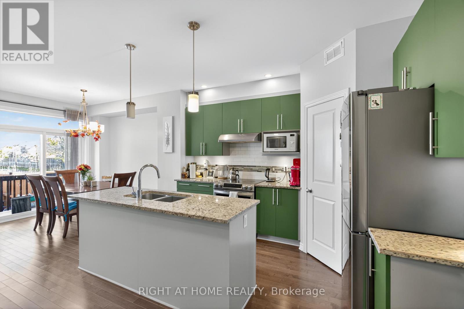 772 Cedar Creek Drive, Ottawa, Ontario  K1T 0B2 - Photo 4 - X12481959