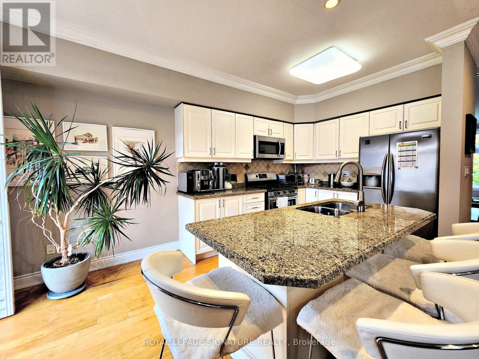 275 Dalesford Road, Toronto, Ontario  M8Y 1G4 - Photo 13 - W12502634