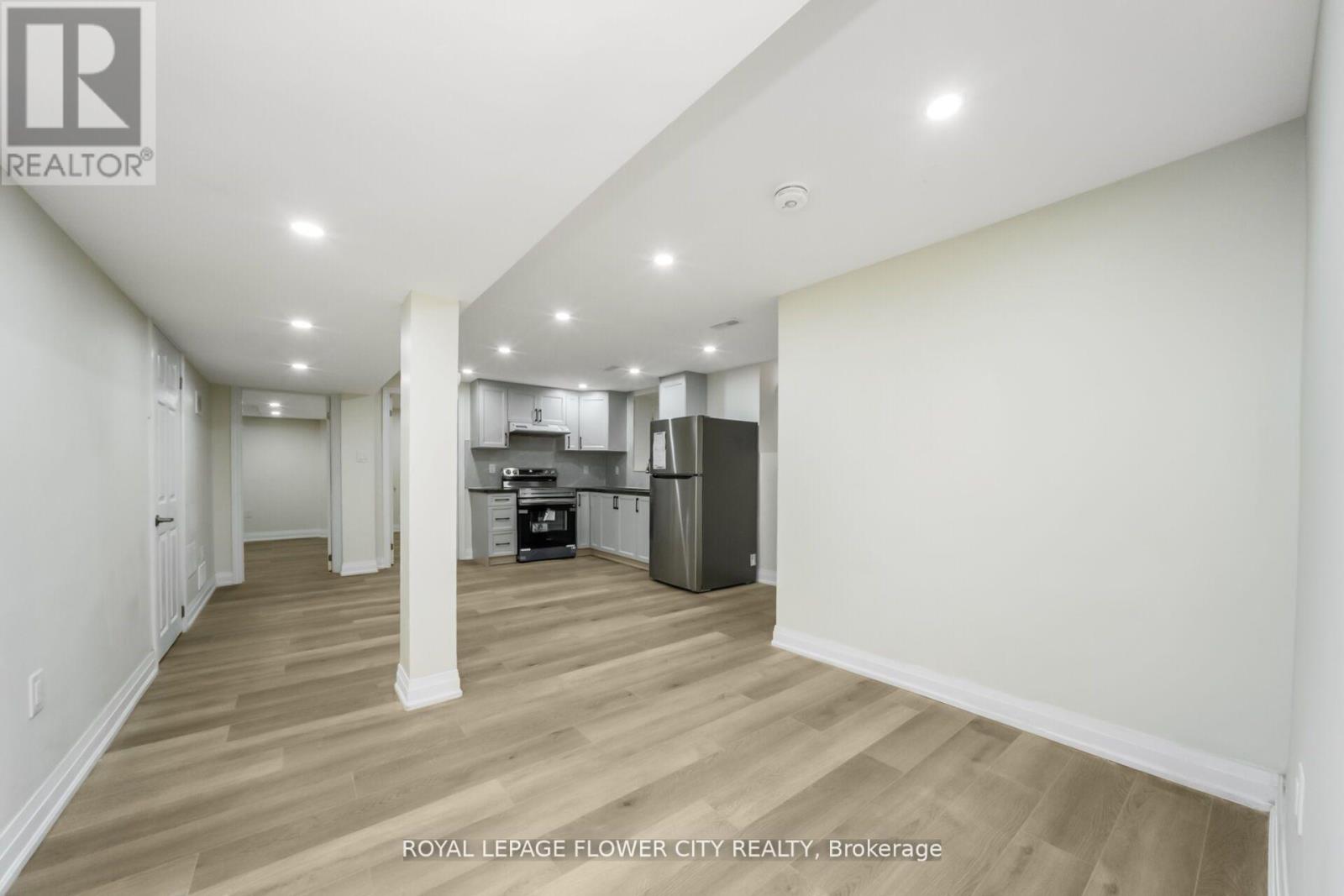 4 Natalie Court E, Brampton, Ontario  L6S 5T2 - Photo 32 - W12502646