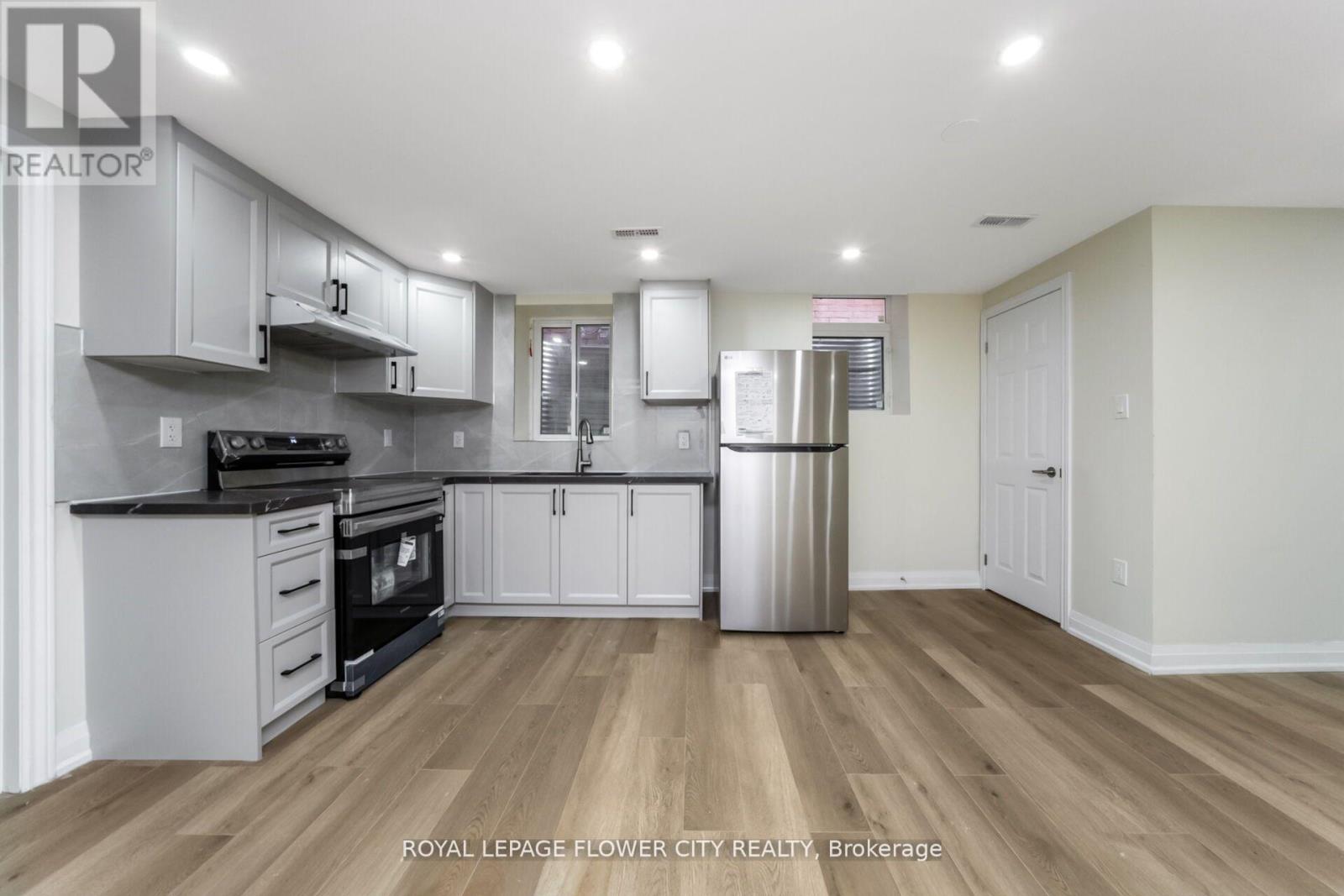 4 Natalie Court E, Brampton, Ontario  L6S 5T2 - Photo 34 - W12502646