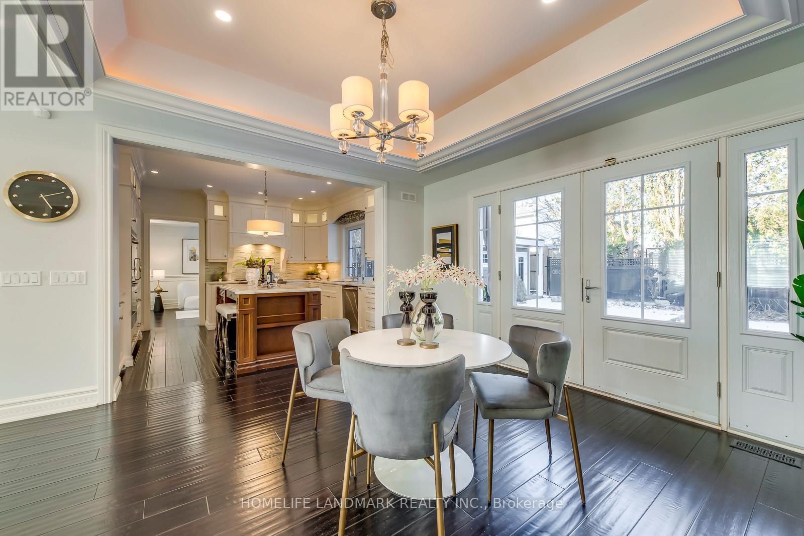 214 Waneta Drive, Oakville, Ontario  L6K 2T5 - Photo 10 - W12502712