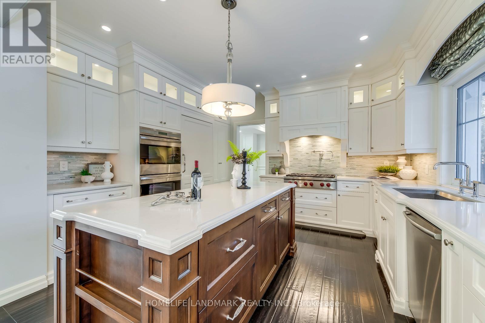 214 Waneta Drive, Oakville, Ontario  L6K 2T5 - Photo 11 - W12502712