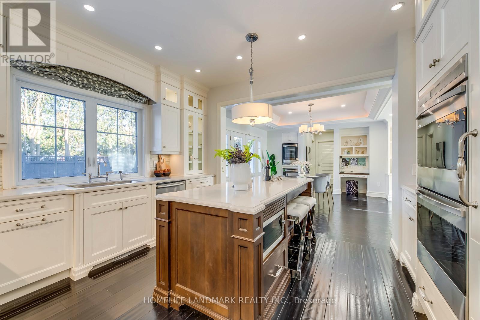 214 Waneta Drive, Oakville, Ontario  L6K 2T5 - Photo 15 - W12502712