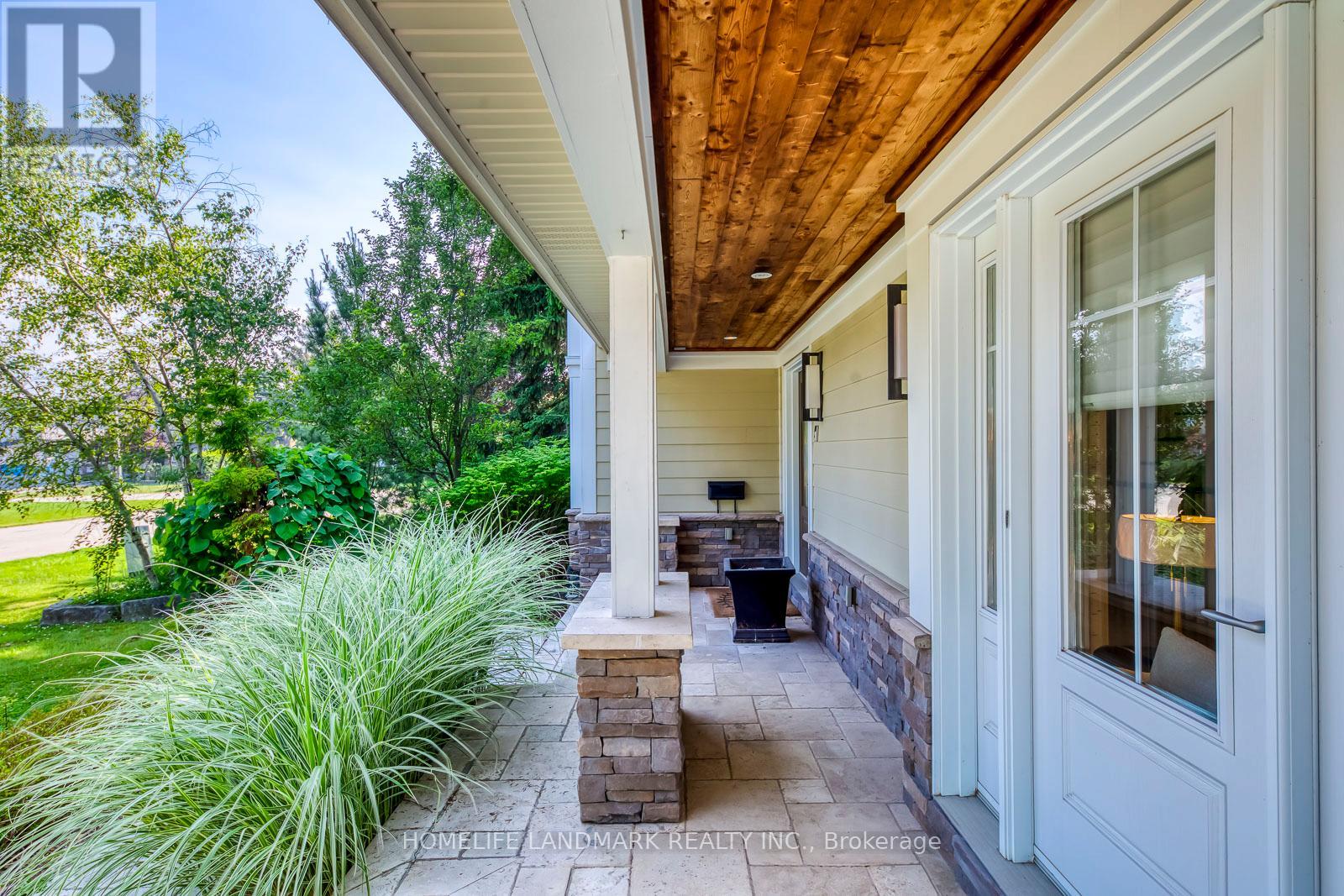 214 Waneta Drive, Oakville, Ontario  L6K 2T5 - Photo 2 - W12502712