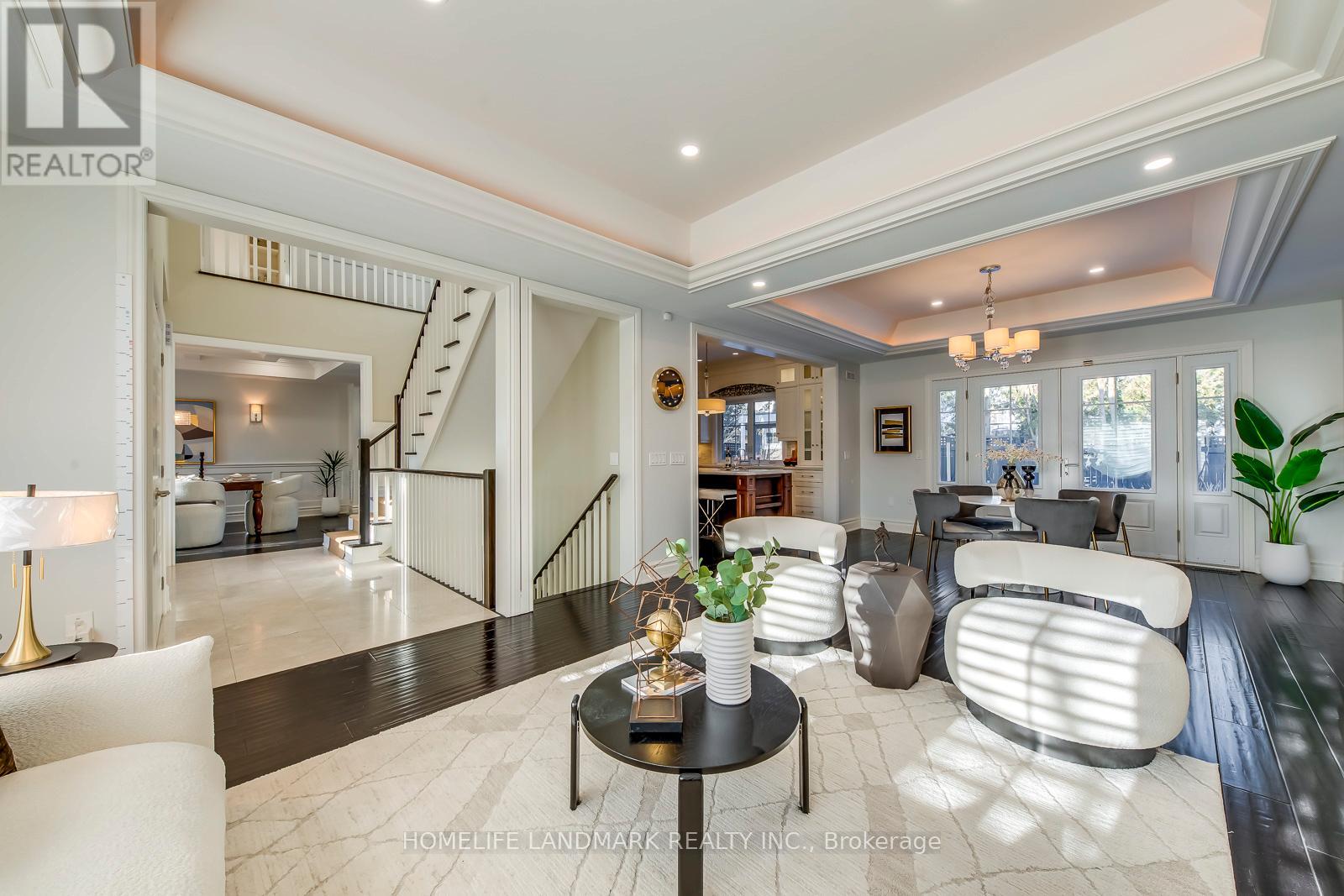 214 Waneta Drive, Oakville, Ontario  L6K 2T5 - Photo 5 - W12502712