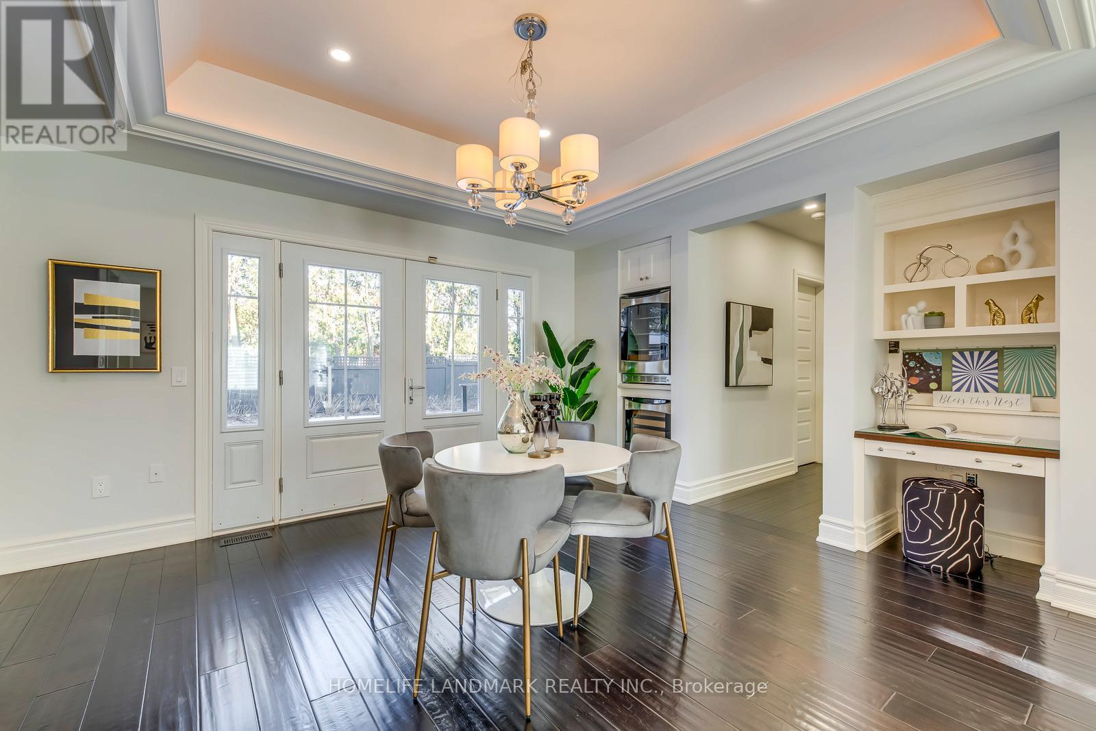 214 Waneta Drive, Oakville, Ontario  L6K 2T5 - Photo 7 - W12502712