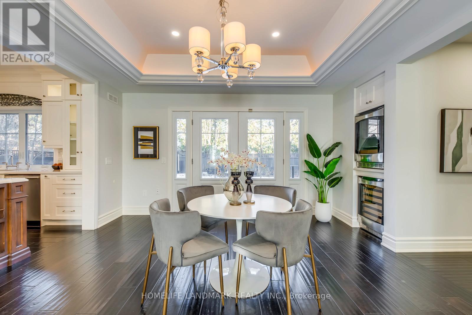 214 Waneta Drive, Oakville, Ontario  L6K 2T5 - Photo 8 - W12502712