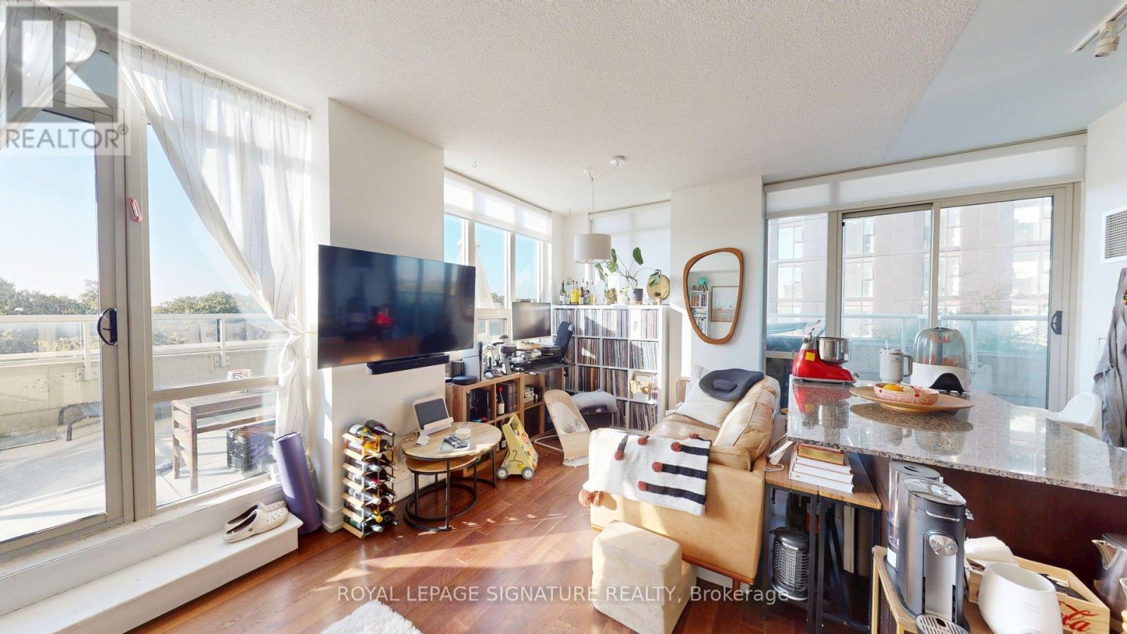 704 - 1638 Bloor Street W, Toronto, Ontario  M6P 0A6 - Photo 2 - W12502726