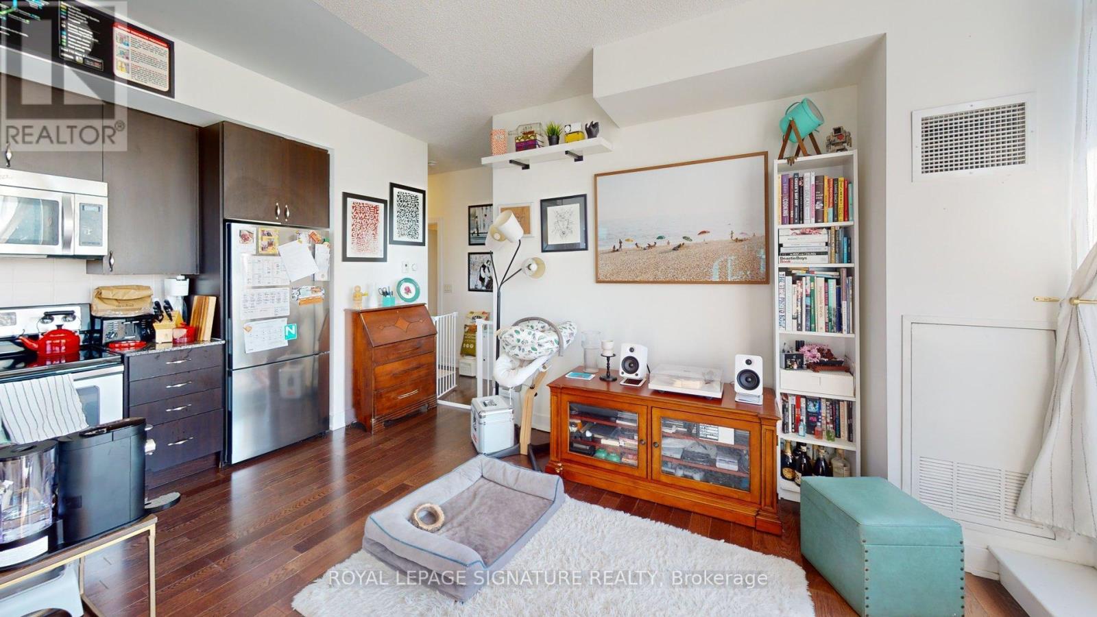 704 - 1638 Bloor Street W, Toronto, Ontario  M6P 0A6 - Photo 5 - W12502726