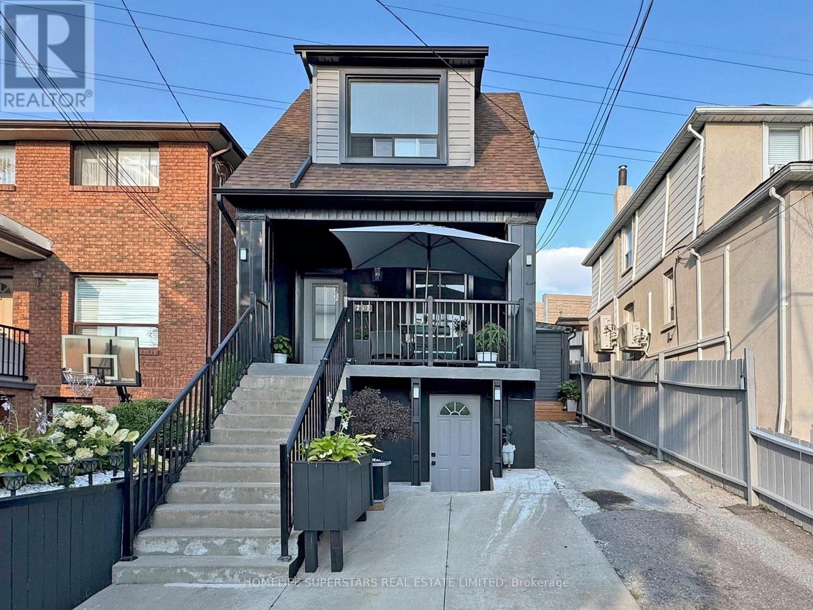 257 Prescott Avenue, Toronto, Ontario  M6N 3G9 - Photo 3 - W12502728