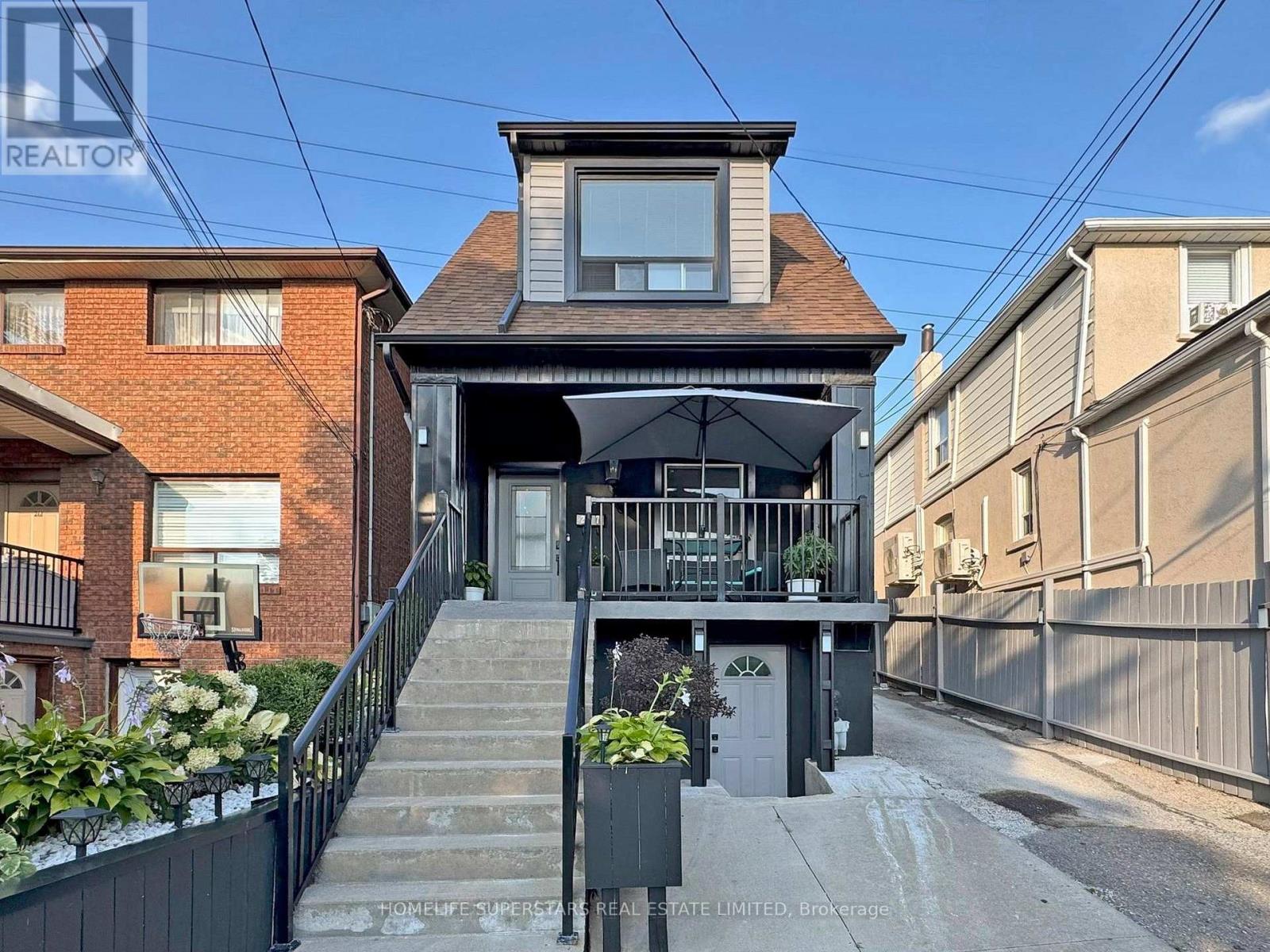 257 Prescott Avenue, Toronto, Ontario  M6N 3G9 - Photo 4 - W12502728