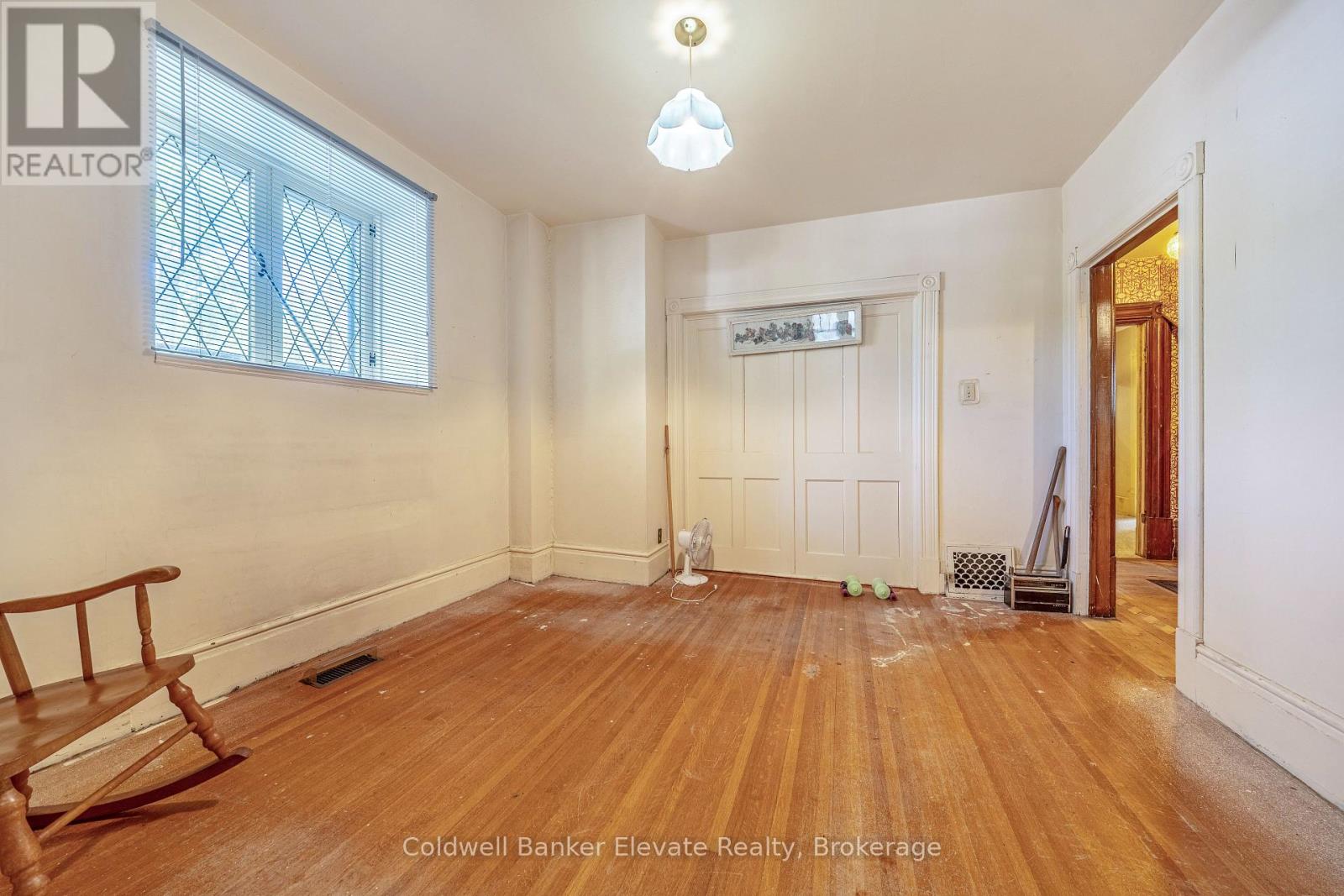 53 Willow Street N, Halton Hills, Ontario  L7J 1Z8 - Photo 7 - W12502734