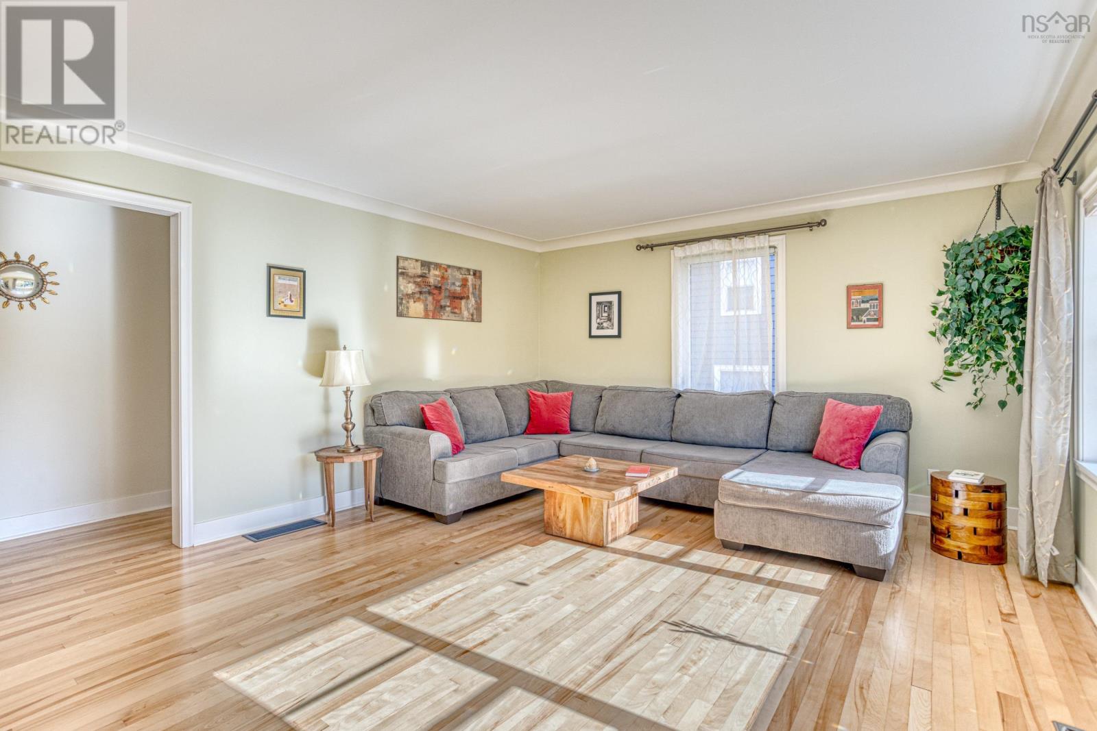 Property at 21 Lawnwood Avenue image 3