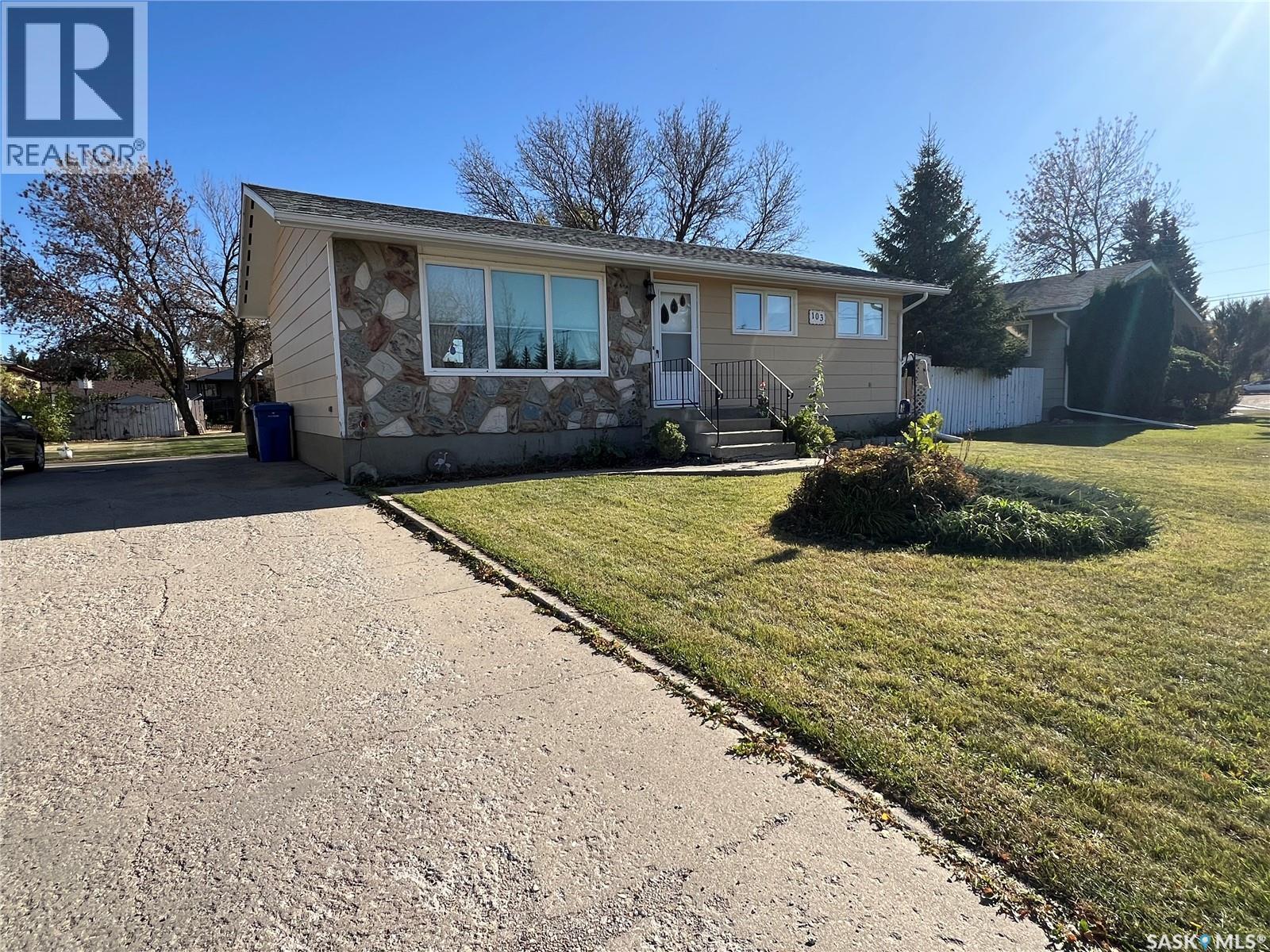 103 Kennedy Drive, Melfort, Saskatchewan  S0E 1A0 - Photo 2 - SK022253