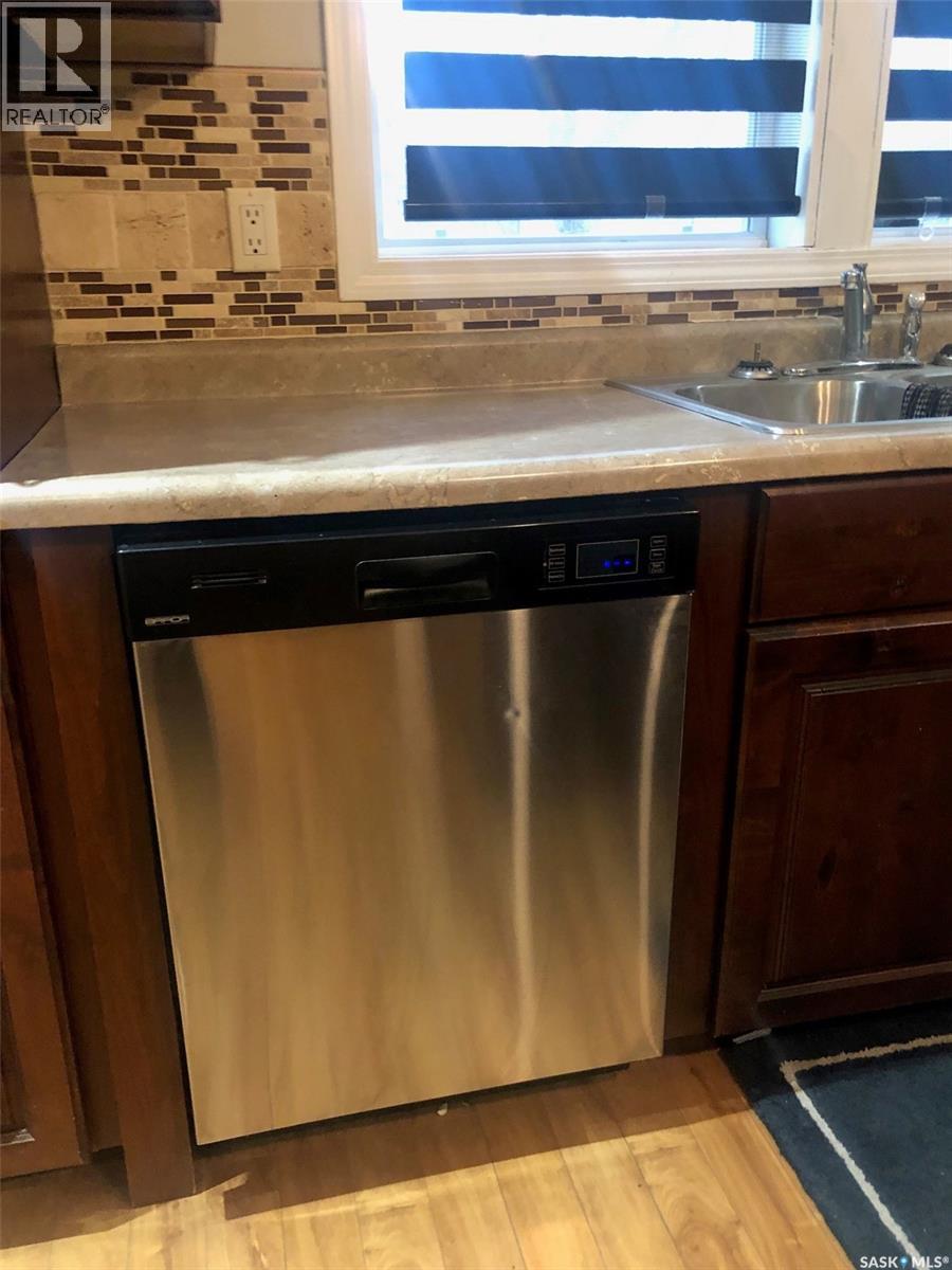 240 3rd Avenue W, Canora, Saskatchewan  S0A 0L0 - Photo 11 - SK022230