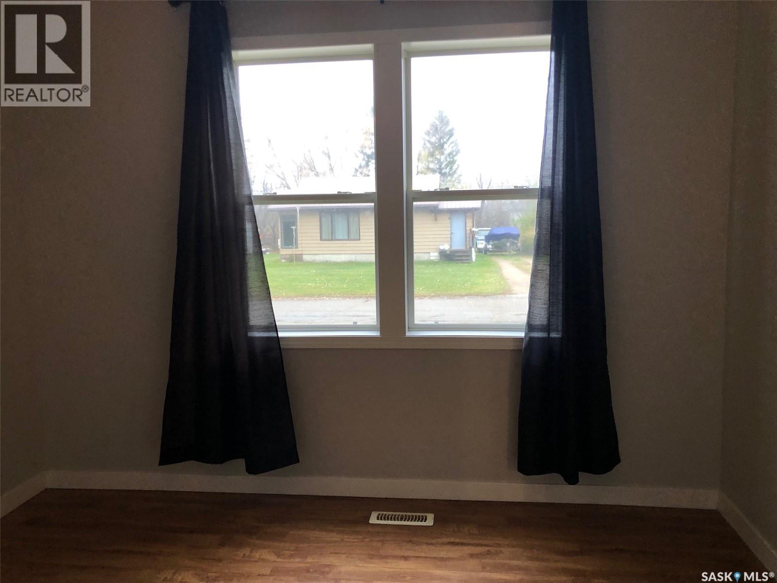 240 3rd Avenue W, Canora, Saskatchewan  S0A 0L0 - Photo 26 - SK022230