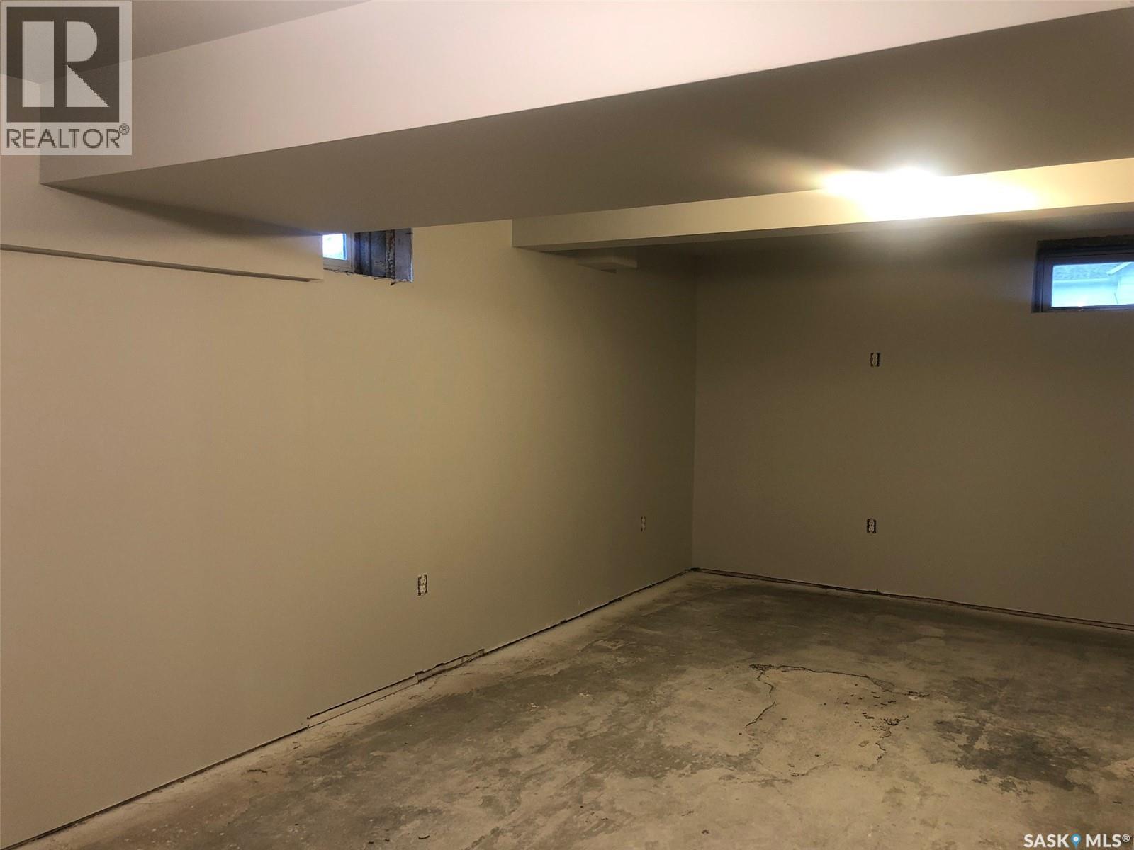 240 3rd Avenue W, Canora, Saskatchewan  S0A 0L0 - Photo 35 - SK022230