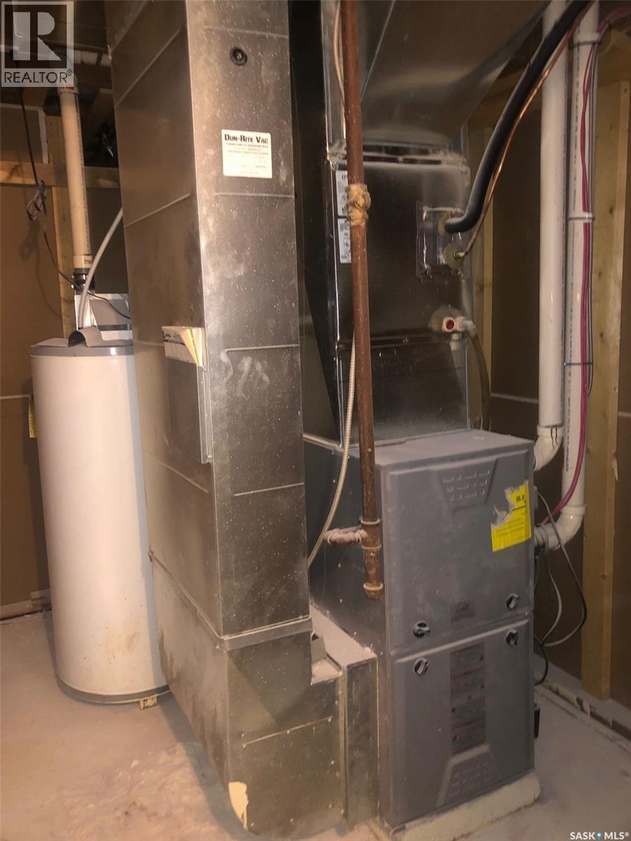 240 3rd Avenue W, Canora, Saskatchewan  S0A 0L0 - Photo 37 - SK022230