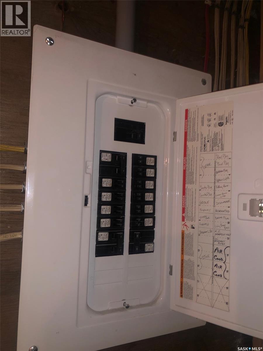 240 3rd Avenue W, Canora, Saskatchewan  S0A 0L0 - Photo 39 - SK022230