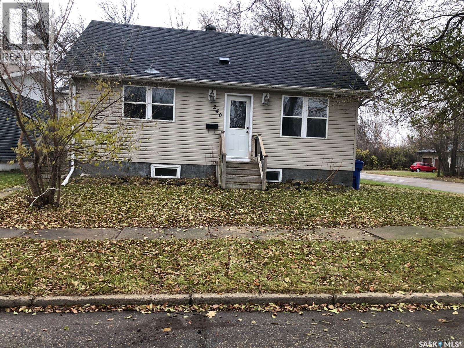 240 3rd Avenue W, Canora, Saskatchewan  S0A 0L0 - Photo 44 - SK022230