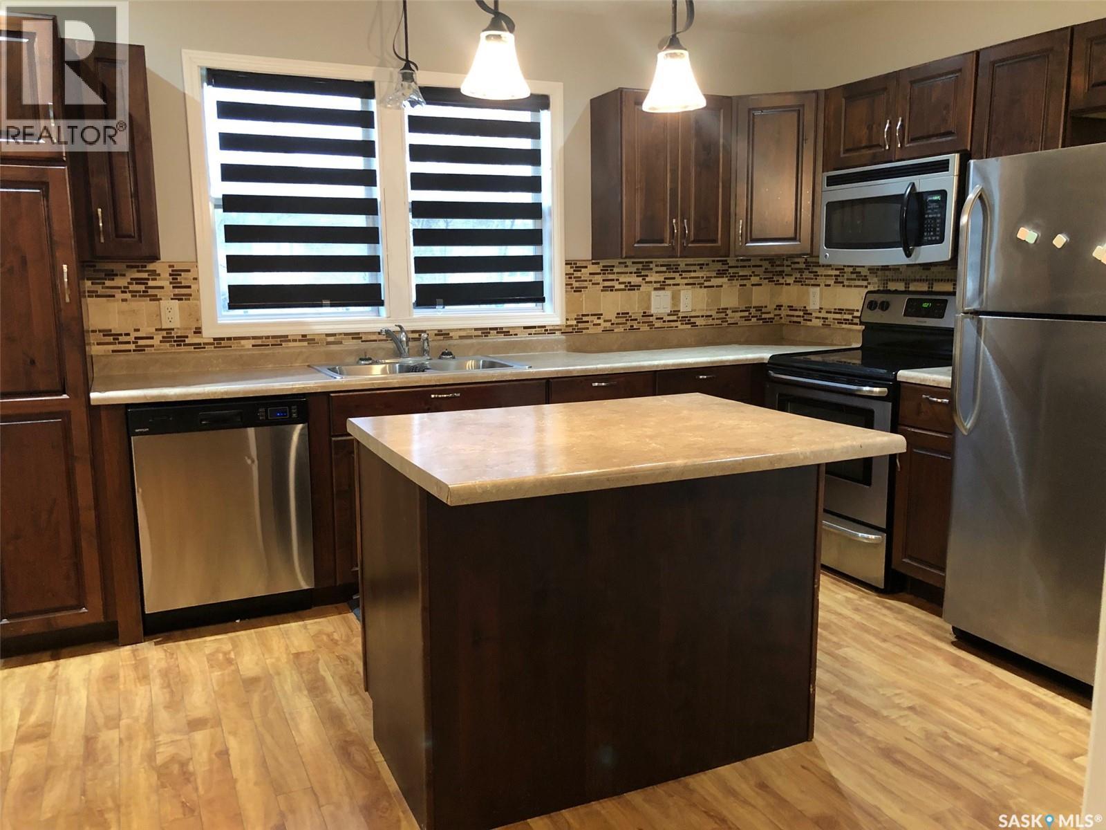 240 3rd Avenue W, Canora, Saskatchewan  S0A 0L0 - Photo 6 - SK022230