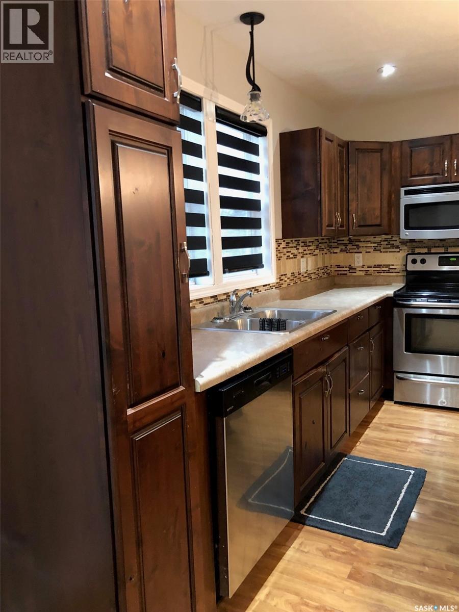 240 3rd Avenue W, Canora, Saskatchewan  S0A 0L0 - Photo 8 - SK022230