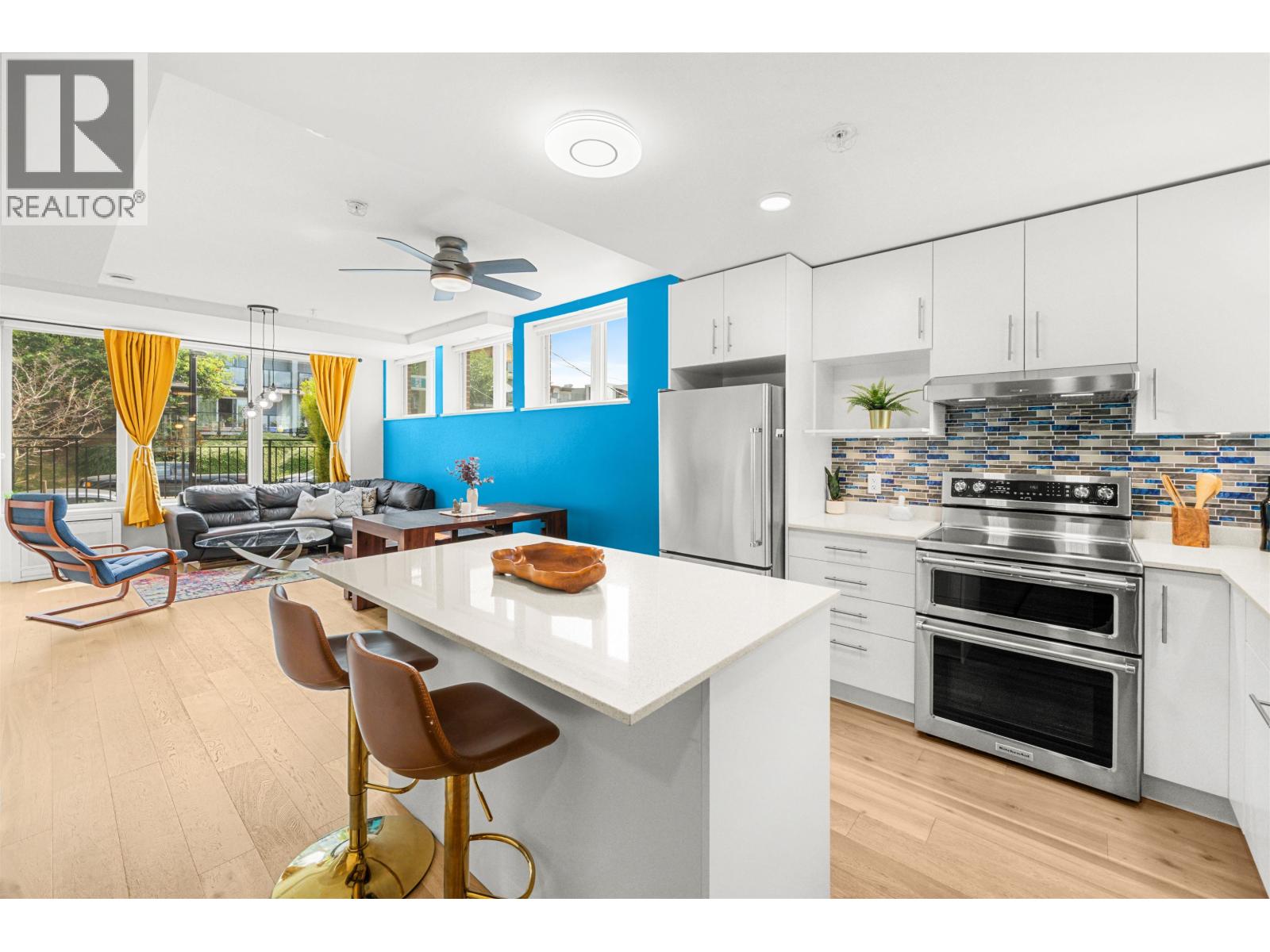 TH5 2137 CHESTERFIELD AVENUE, North Vancouver, British Columbia