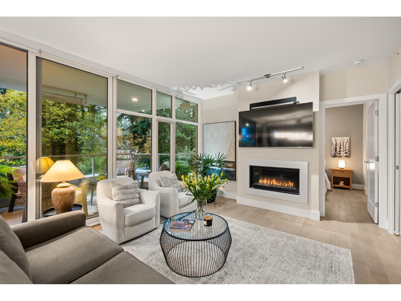 206 1501 VIDAL STREET, White Rock, British Columbia