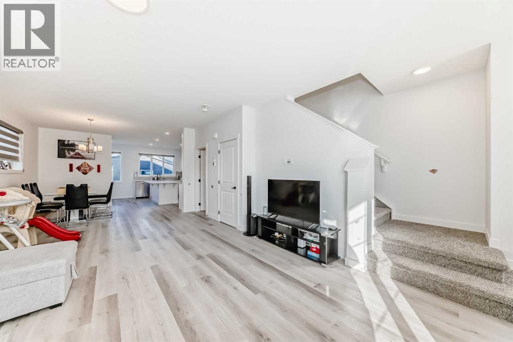 109 Chelsea Glen, Chestermere, Alberta  T1X 2P5 - Photo 3 - A2267156