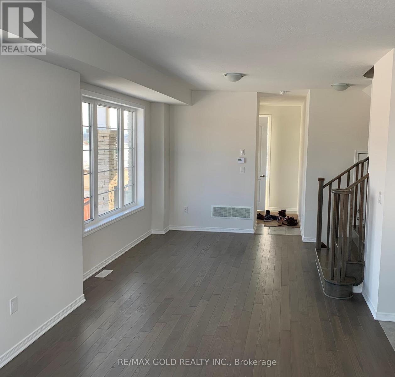 32 Oaktree Drive, Haldimand, Ontario  N3W 0E6 - Photo 4 - X12502692