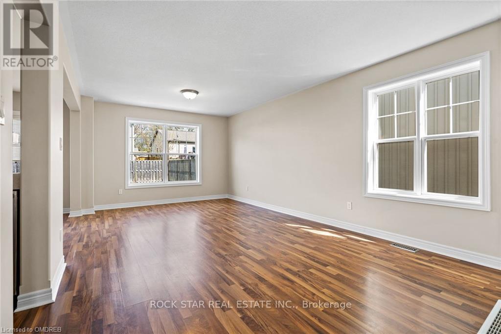 8 Chicory Crescent, St. Catharines, Ontario  L2R 0A5 - Photo 4 - X12502706