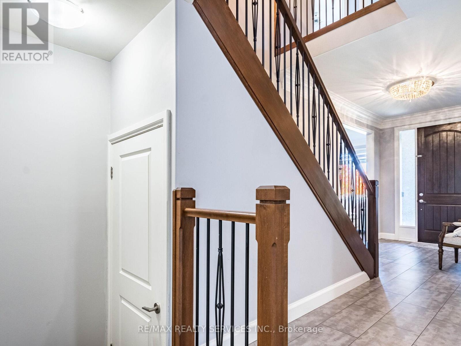 104 Staffordshire Court, London North, Ontario  N6H 5P8 - Photo 4 - X12502746