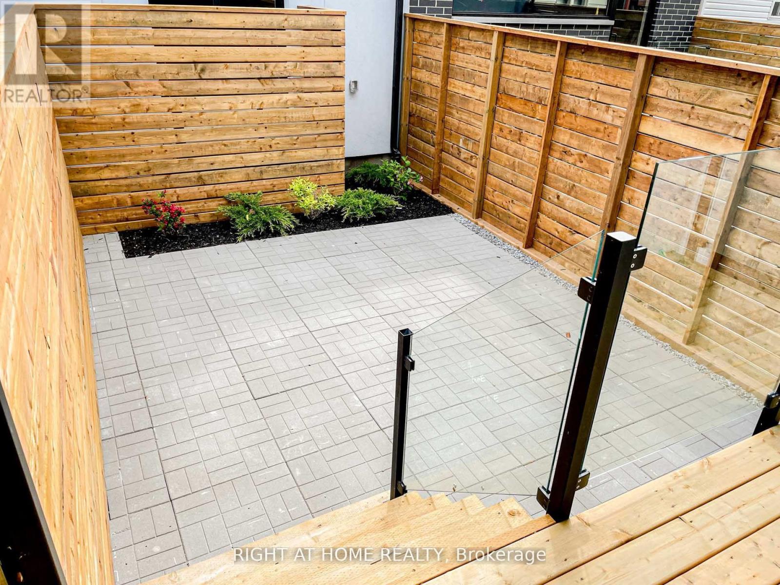 2 - 435 Grace Street, Toronto, Ontario  M6G 3A8 - Photo 11 - C12502804