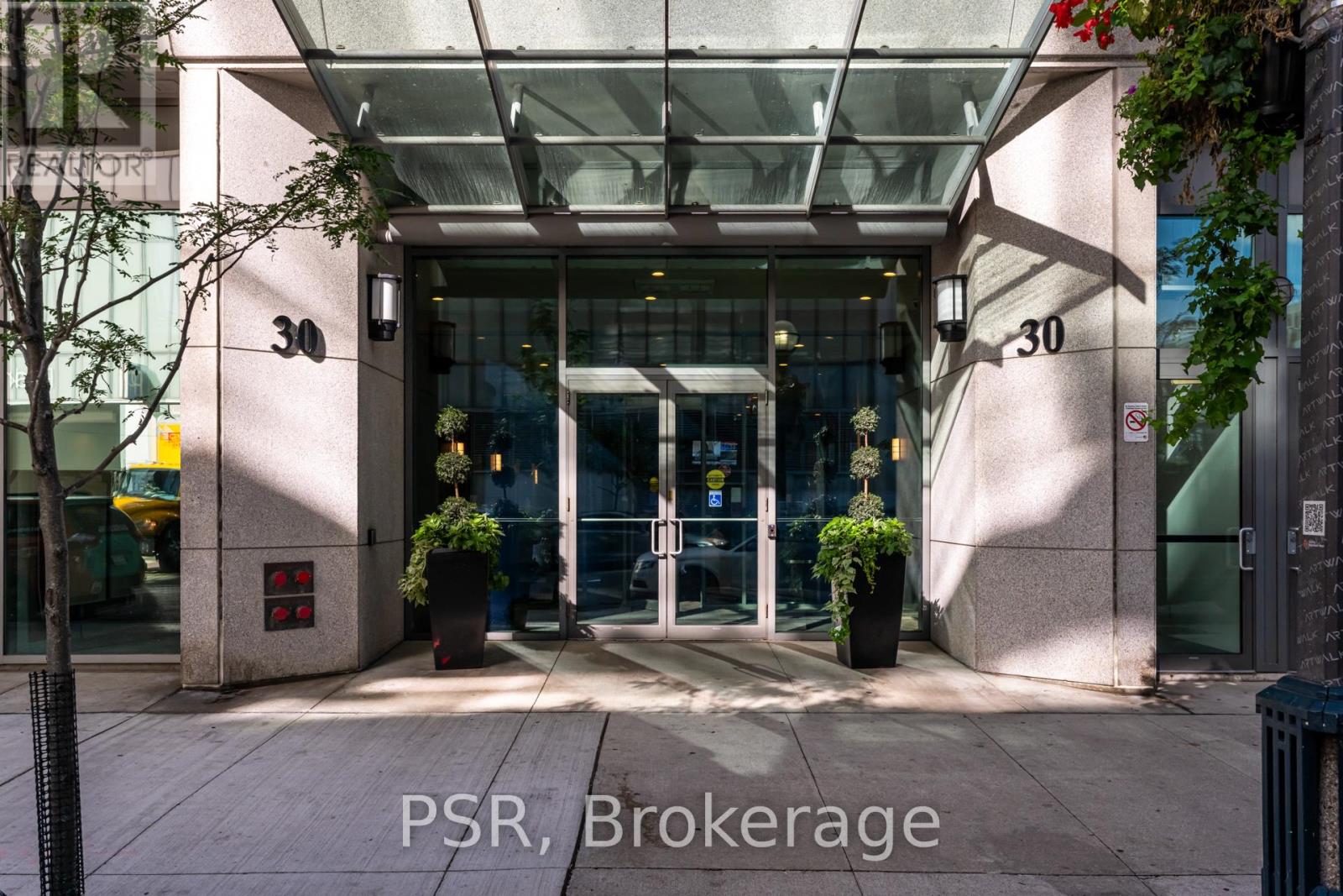 1106 - 30 Grand Trunk Crescent, Toronto, Ontario  M5J 3A4 - Photo 2 - C12502842