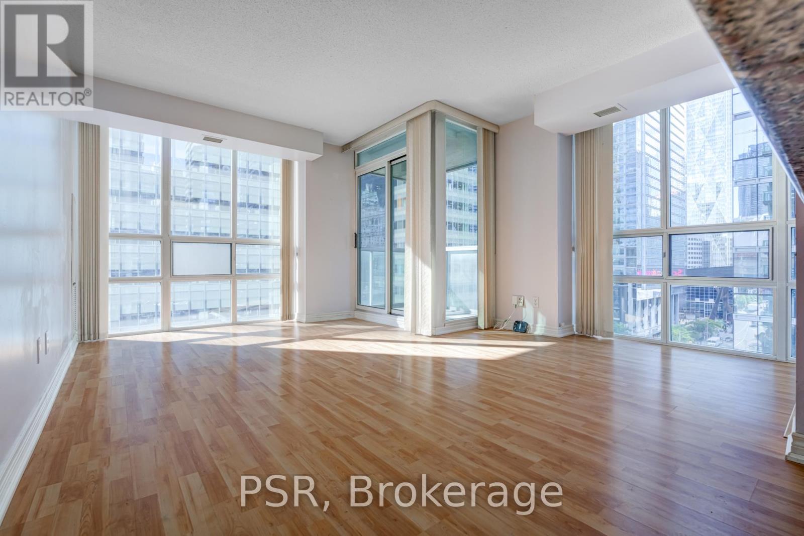 1106 - 30 Grand Trunk Crescent, Toronto, Ontario  M5J 3A4 - Photo 3 - C12502842