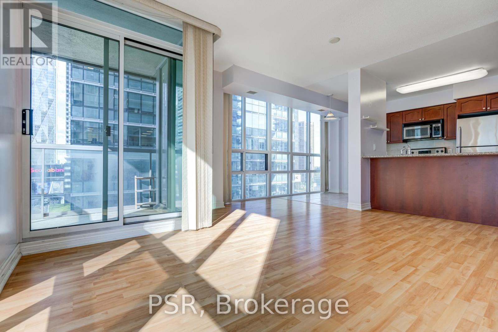 1106 - 30 Grand Trunk Crescent, Toronto, Ontario  M5J 3A4 - Photo 6 - C12502842