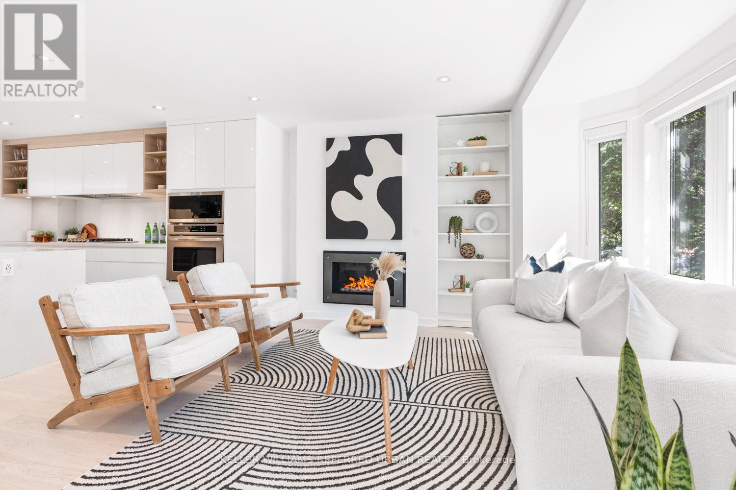 96 Glenvale Boulevard, Toronto, Ontario  M4G 2V9 - Photo 2 - C12502856