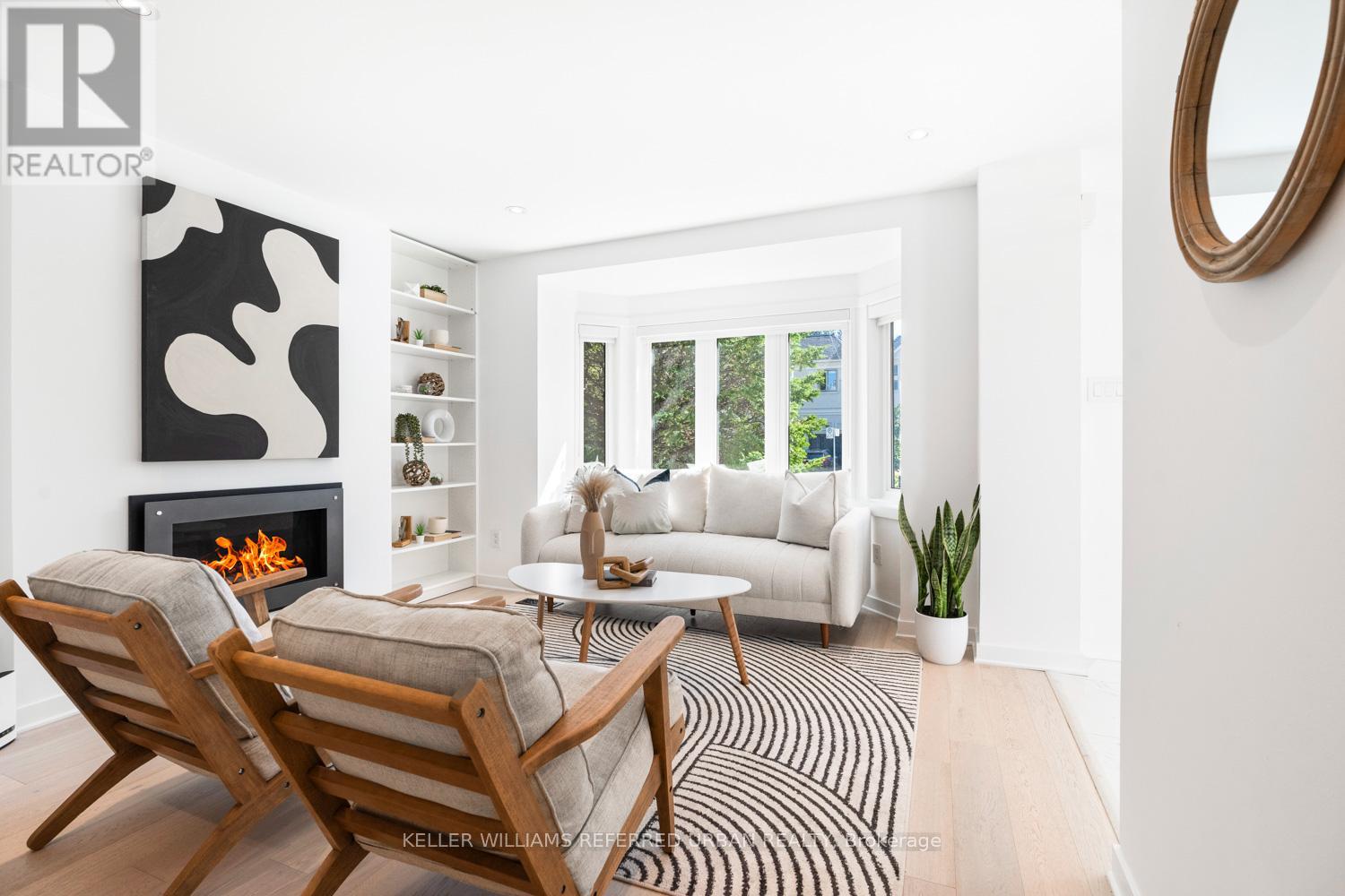 96 Glenvale Boulevard, Toronto, Ontario  M4G 2V9 - Photo 3 - C12502856