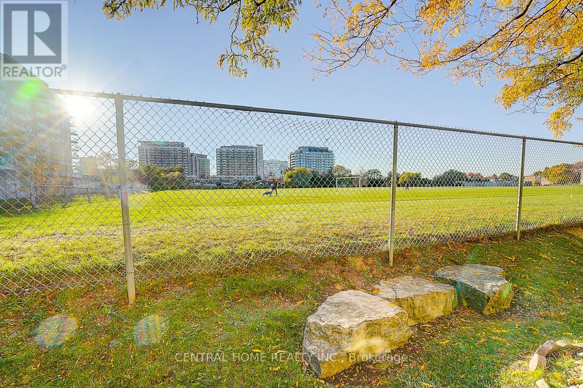 11 - 988 Sheppard Avenue W, Toronto, Ontario  M3H 2T6 - Photo 28 - C12502870