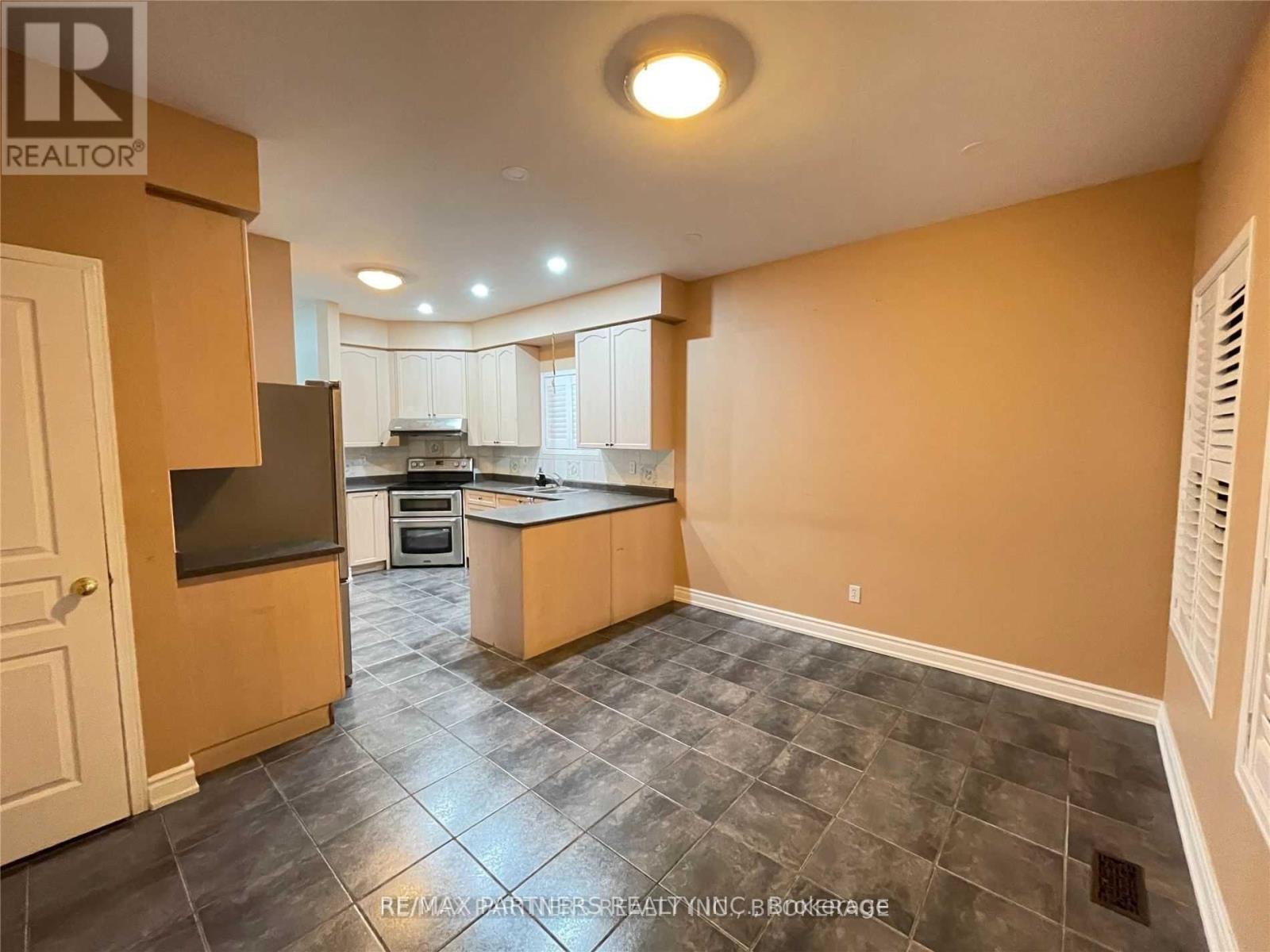 109 Rainbow Valley Crescent, Markham, Ontario  L6E 1M1 - Photo 3 - N12501028