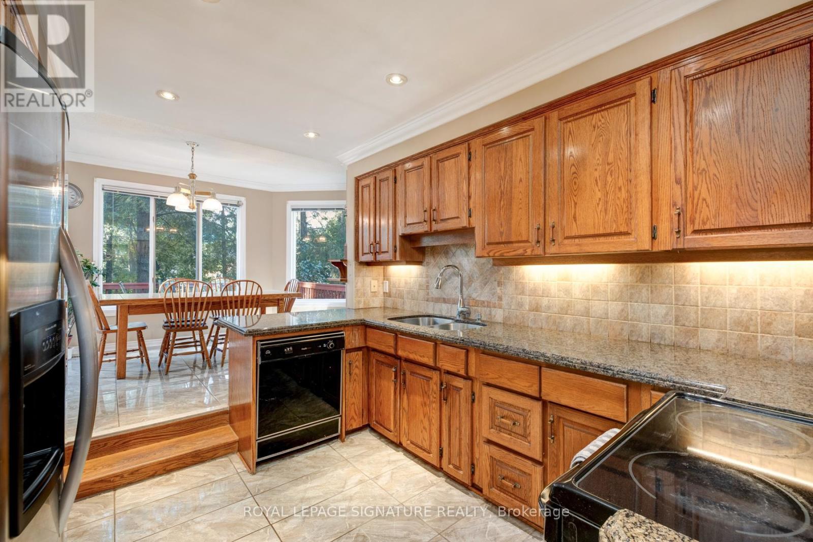 4 Ruth Court, Whitchurch-Stouffville, Ontario  L4A 2E3 - Photo 10 - N12502792