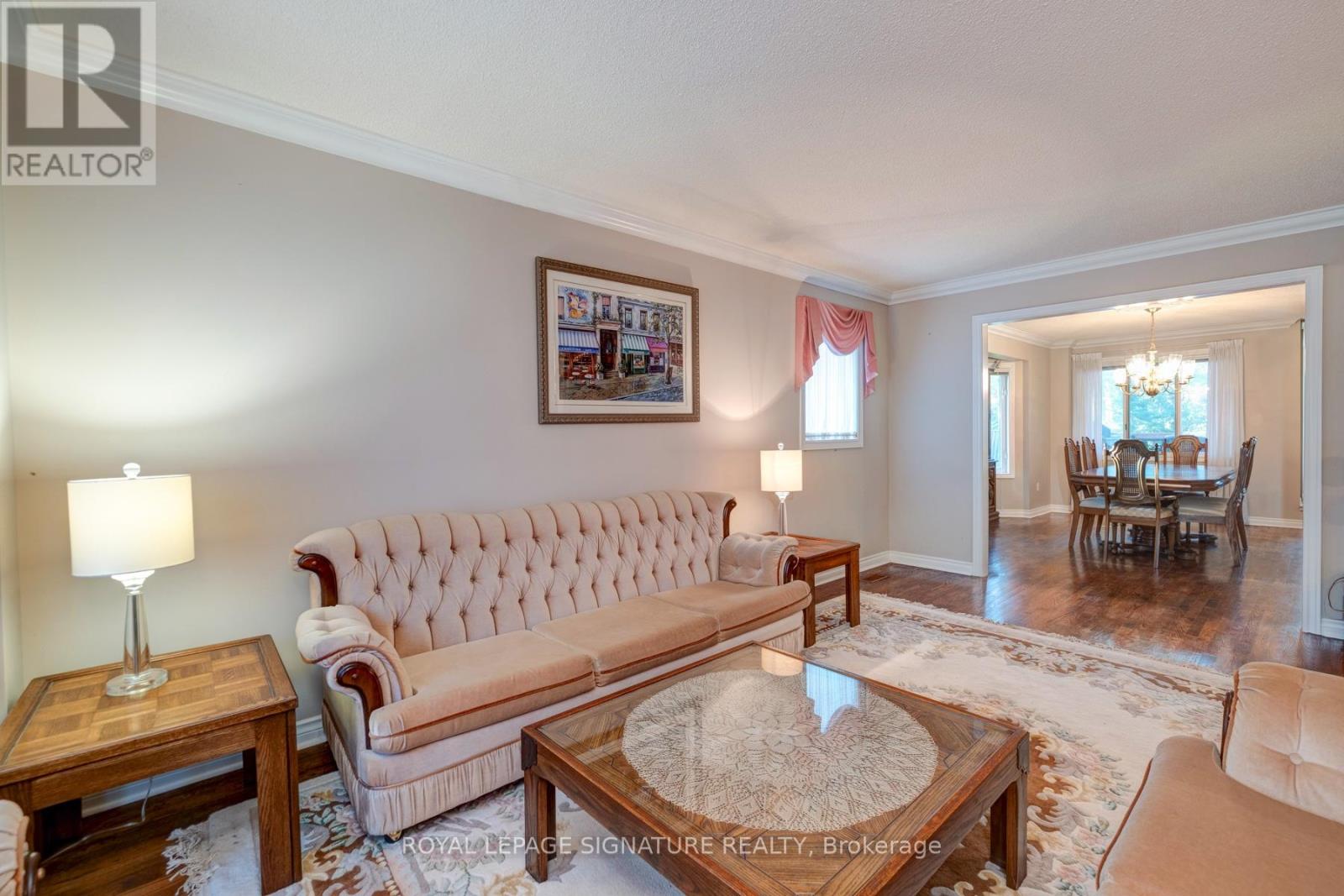 4 Ruth Court, Whitchurch-Stouffville, Ontario  L4A 2E3 - Photo 7 - N12502792