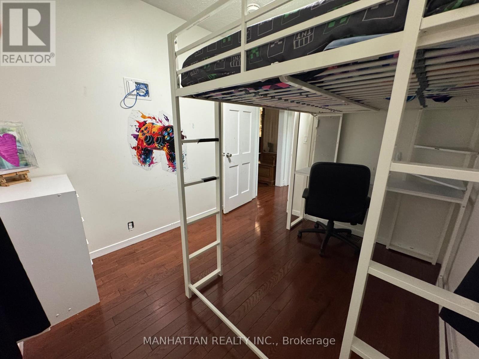 10 Victor Drive, Whitchurch-Stouffville, Ontario  L4A 7X3 - Photo 15 - N12502852