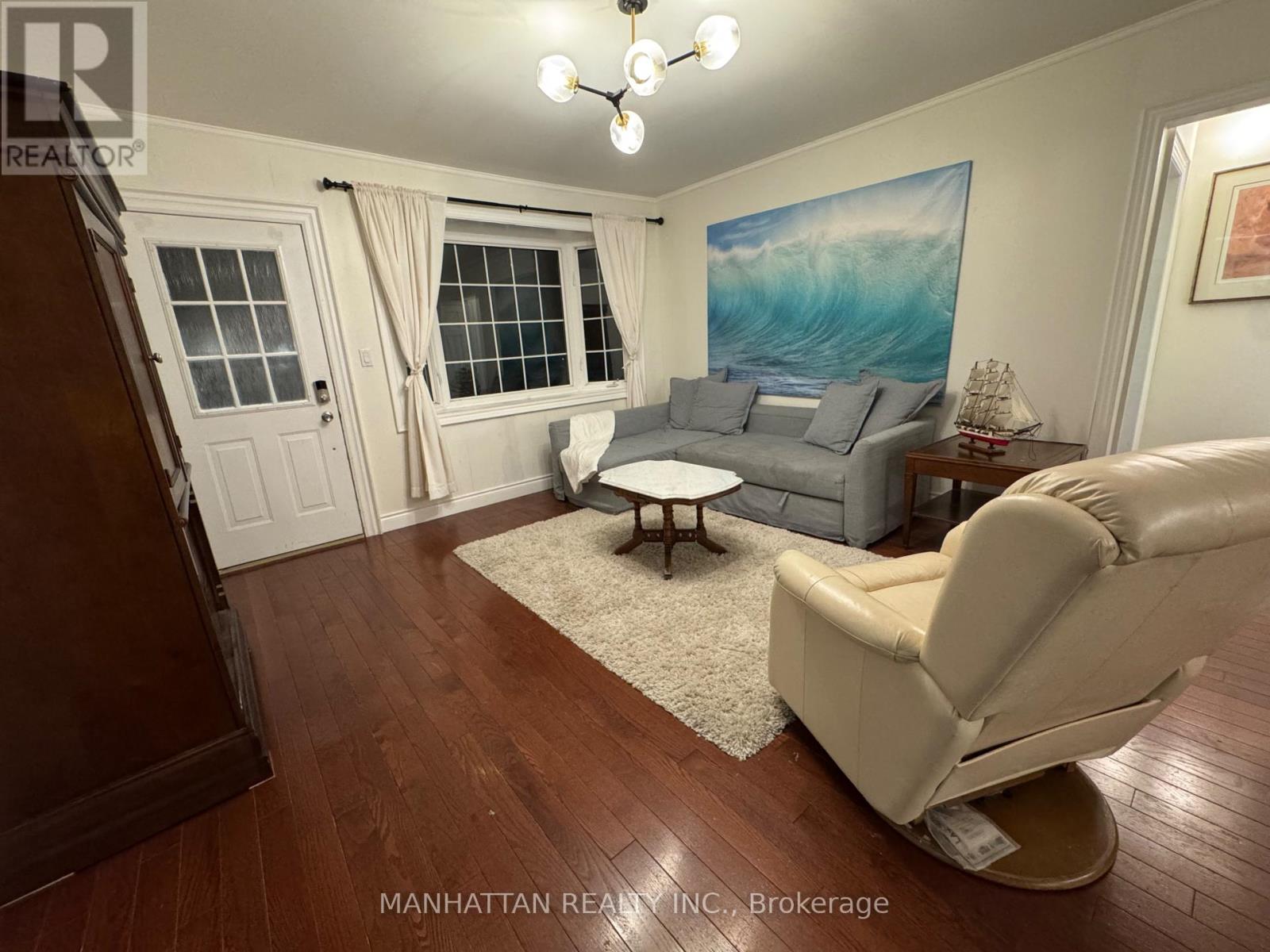 10 Victor Drive, Whitchurch-Stouffville, Ontario  L4A 7X3 - Photo 4 - N12502852