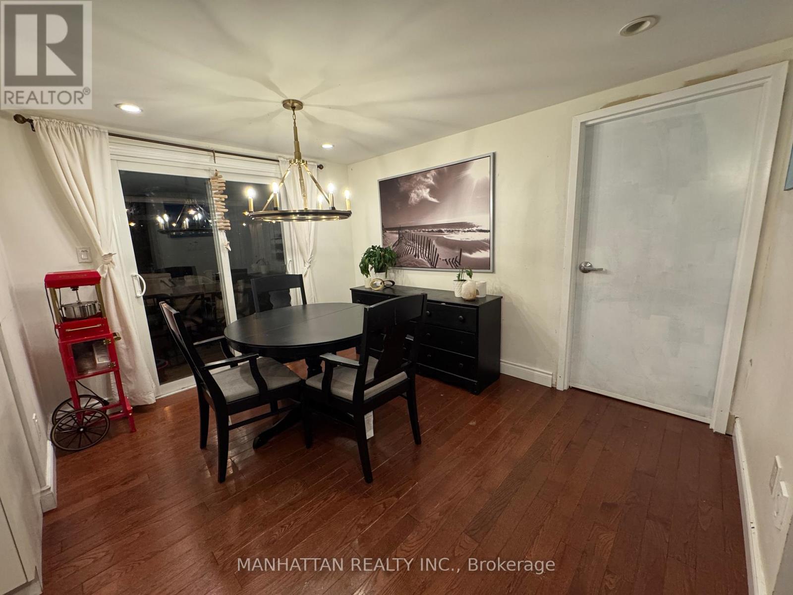 10 Victor Drive, Whitchurch-Stouffville, Ontario  L4A 7X3 - Photo 6 - N12502852