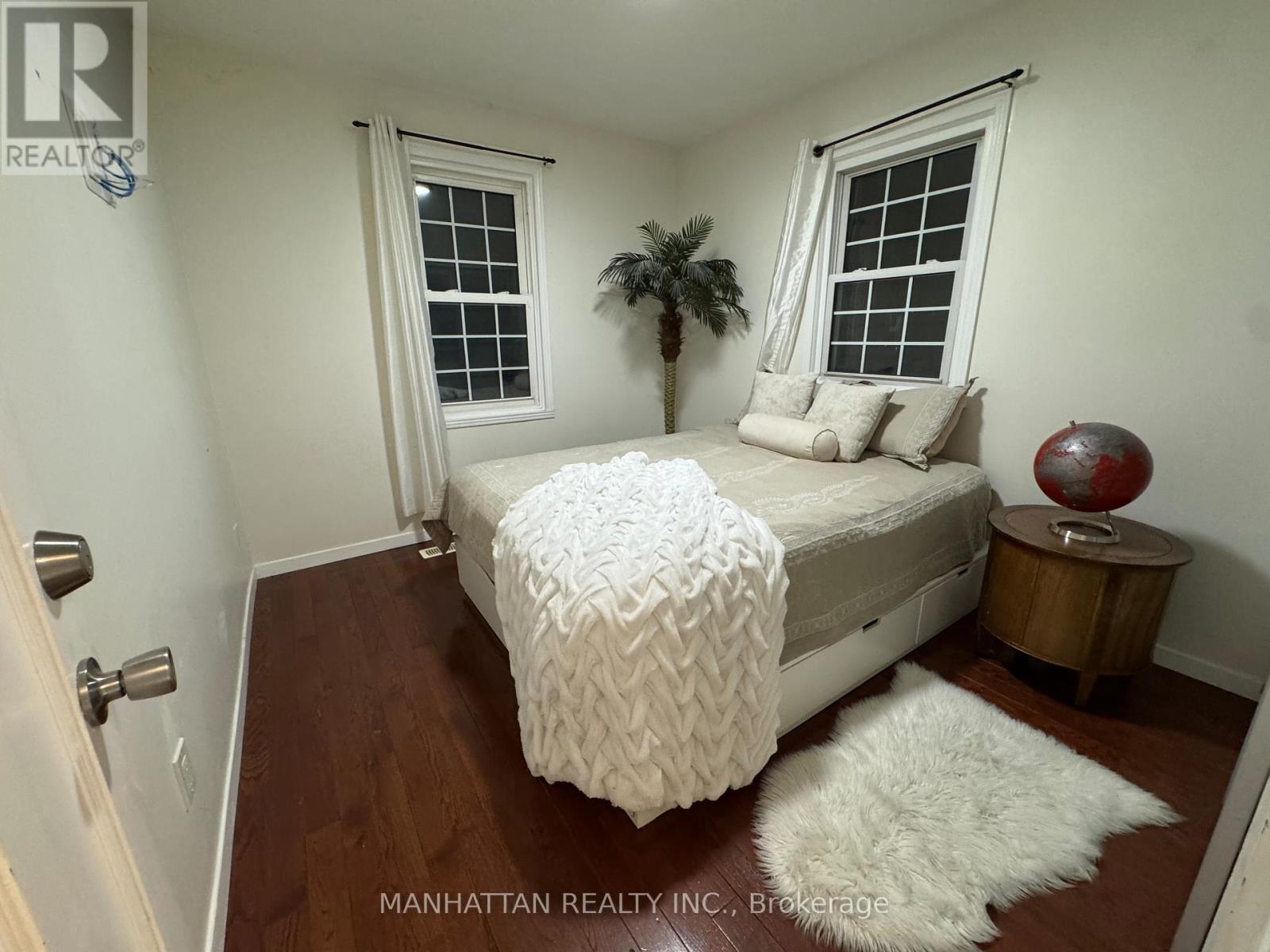 10 Victor Drive, Whitchurch-Stouffville, Ontario  L4A 7X3 - Photo 9 - N12502852